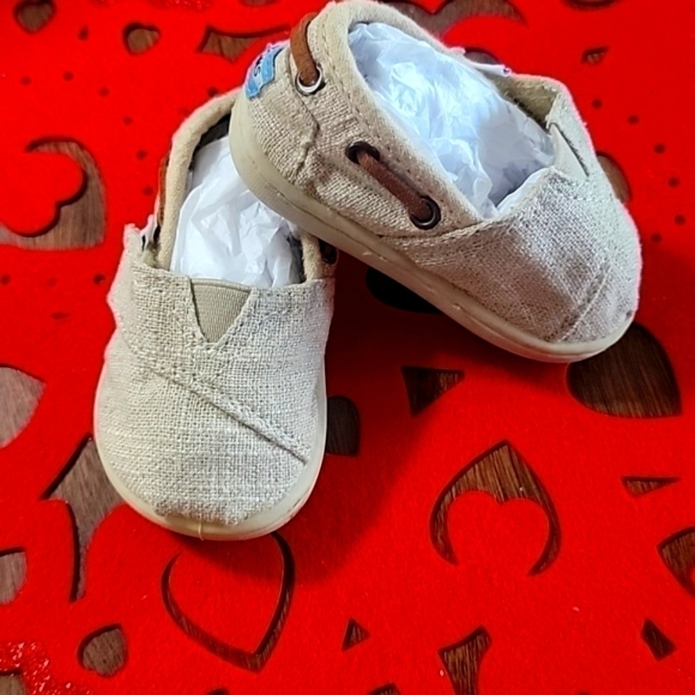 Tom's infant's shoes